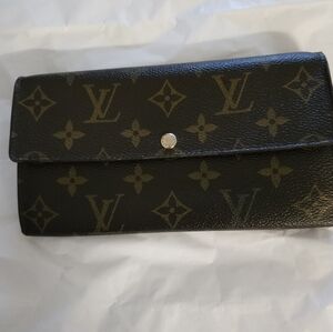 Authentic Louis Vuitton Sarah Monogram Canvas Wallet